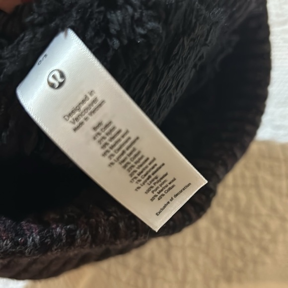 Lululemon textured, fleece line knit beanie.NWT. OS - Picture 8 of 8